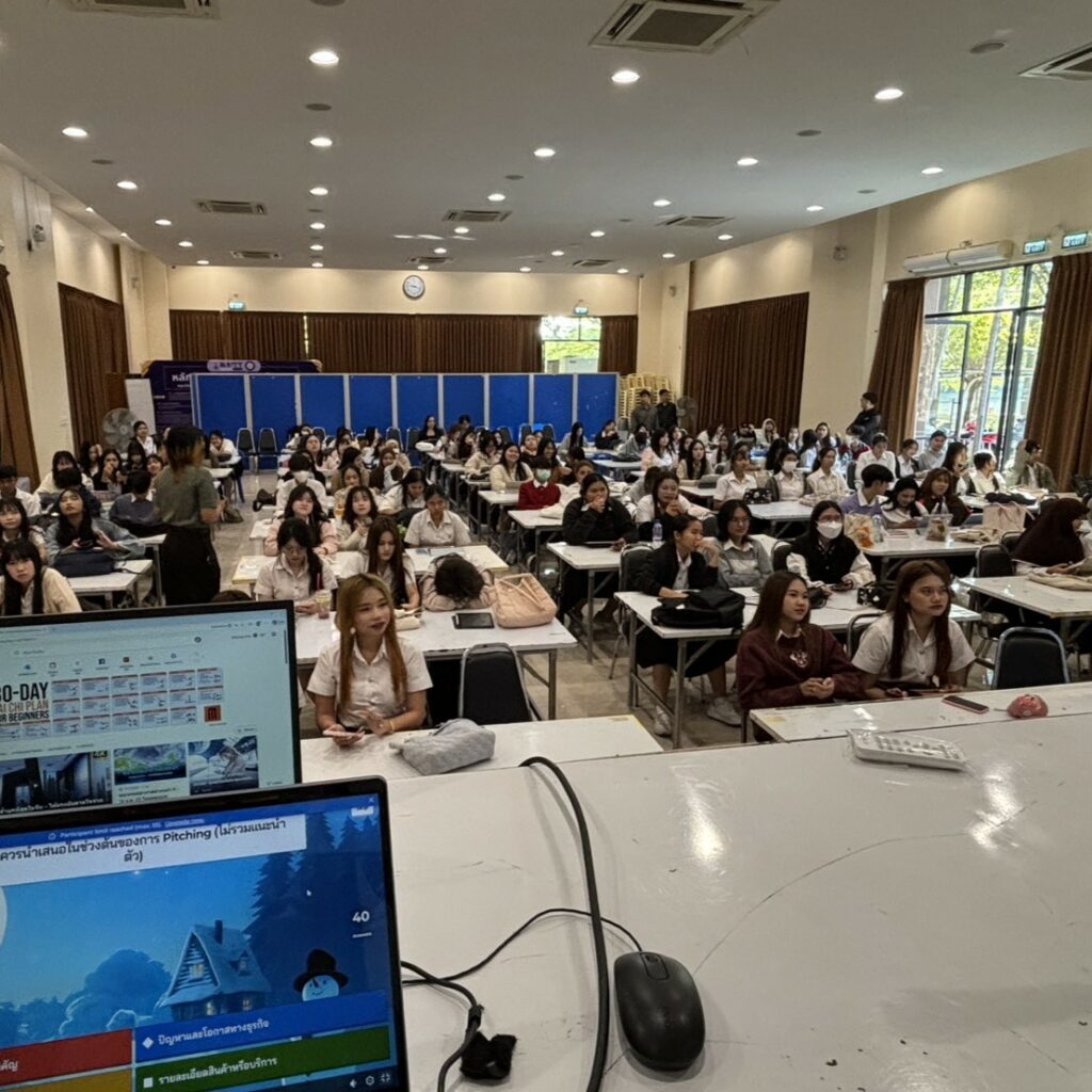 ดร.วรพล วังฆนานนท์ ภายในห้องปฏิบัติการ มทร.ธัญบุรี แลกเปลี่ยนแนวคิดและหารืองานวิจัยการพัฒนาสารสกัดและกลิ่นอโรม่าจากดอกบัวเพื่อสุขภาพ